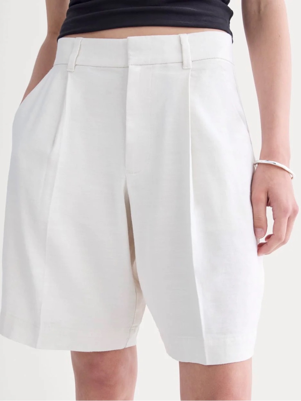 Everlane The Pleated Short in Stretch Linen size 12 Natural Chambray bermuda